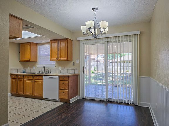 3rd image of 6513 Westridge Dr