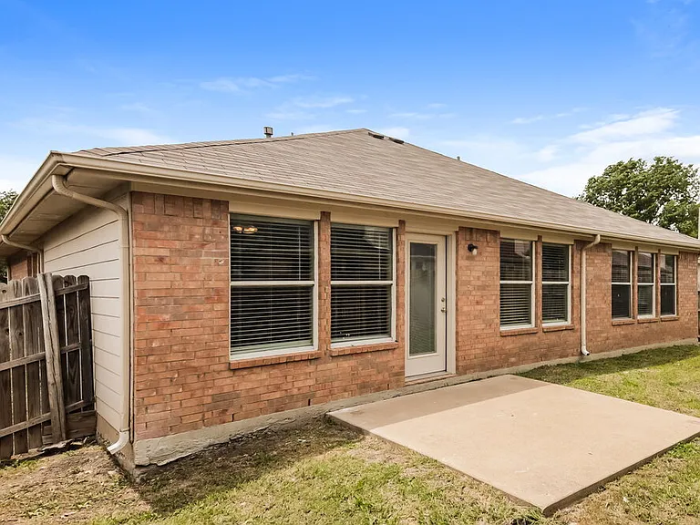 1008 Halifax Ln — Photo 16