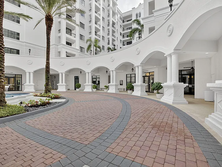 233 S Federal Hwy #321 — Photo 22