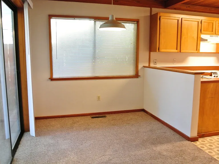 206 NE Powderhorn Dr — Photo 4