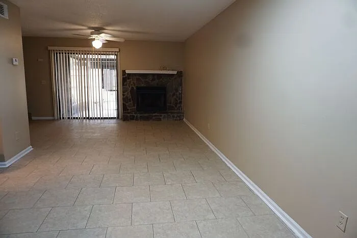 3 bed, 2.0 bath, 1348 sqft, $1,450 — Photo 2
