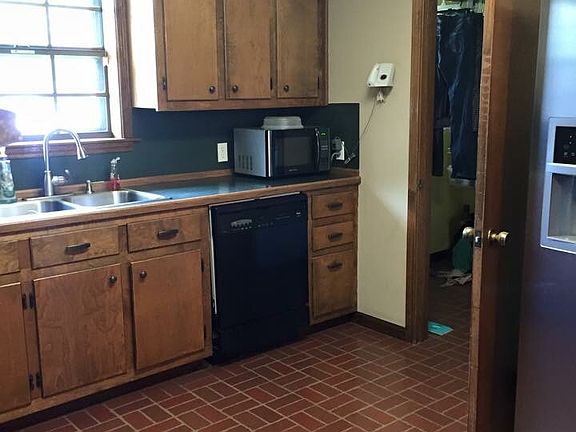 4th image of 6295 White Oak Dr