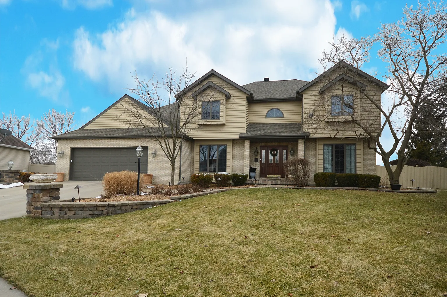 314 Harvard Ct photo 1