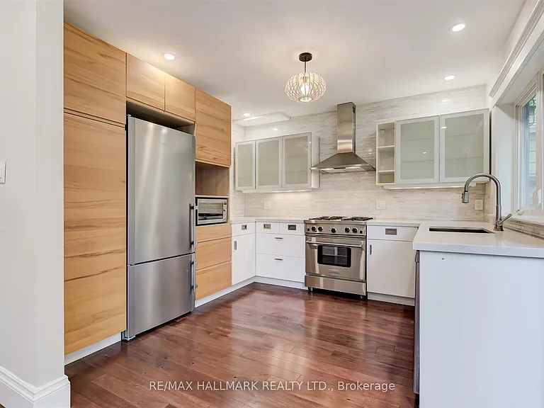 584 Logan Ave — Photo 10