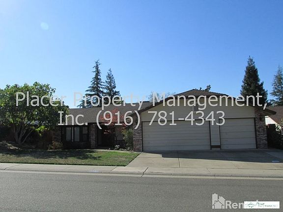2nd image of 5852 Tweedsmuir Dr