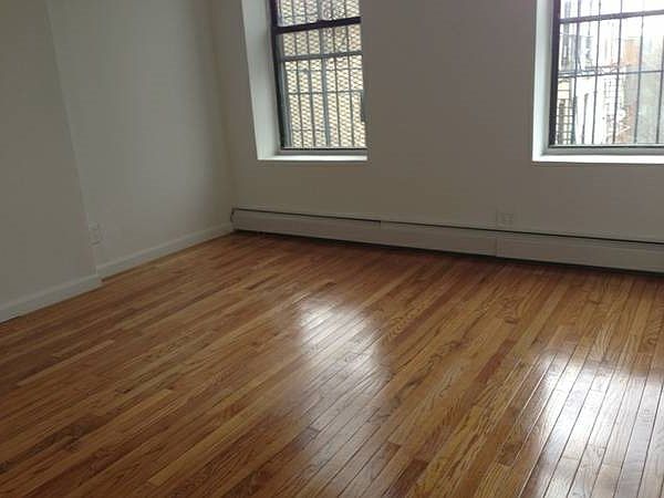 2nd image of 320 W 84th St APT 4F