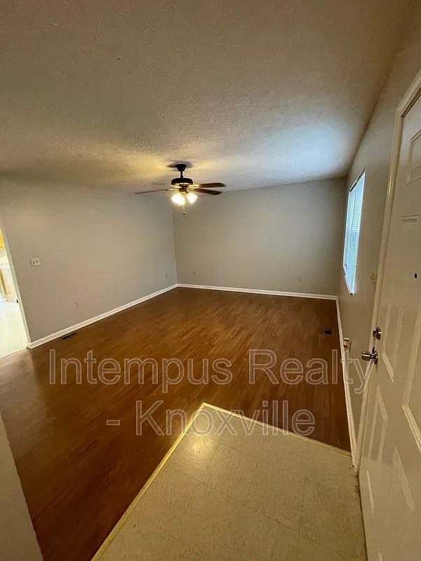 2 bed, 1.5 bath, 1092 sqft, $1,650 — Photo 4