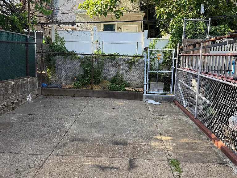 851 E Ontario St — Photo 16