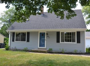 1914 Santa Barbara Dr, Waukesha, WI 53189
