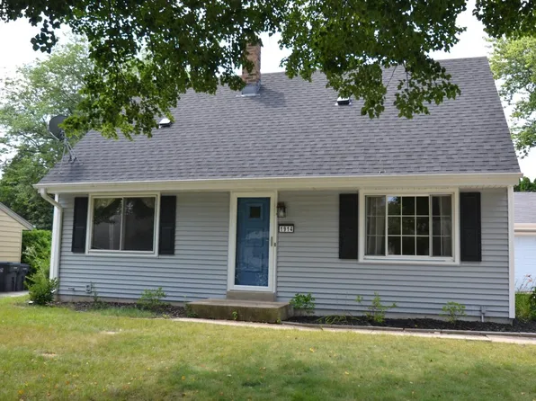 1914 Santa Barbara DRIVE, Waukesha, WI 53189
