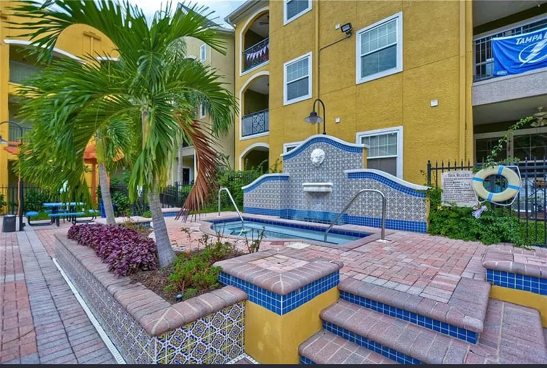 2 bed, 1152 sqft, $2,595 — Photo 3