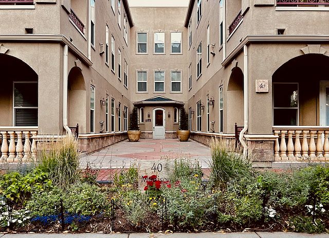 Gorgeously updated Entrance!