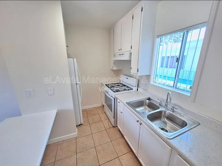 6815 Kelvin Ave. — Photo 13