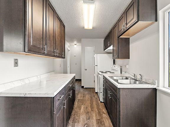 3rd image of 3832 SE Center St #3834
