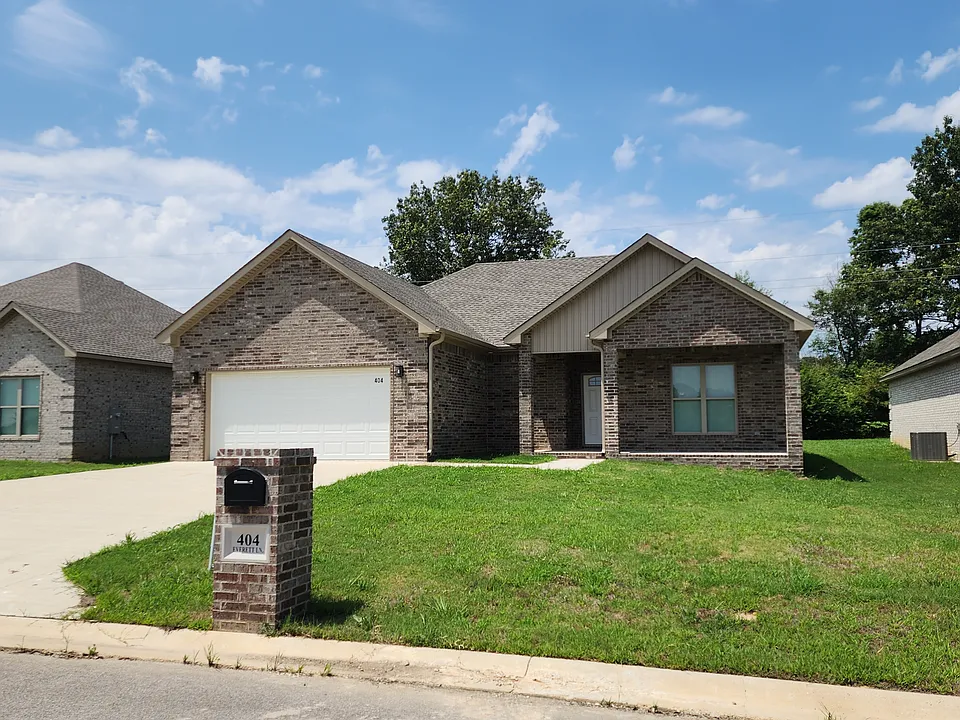 404 Everett Ln