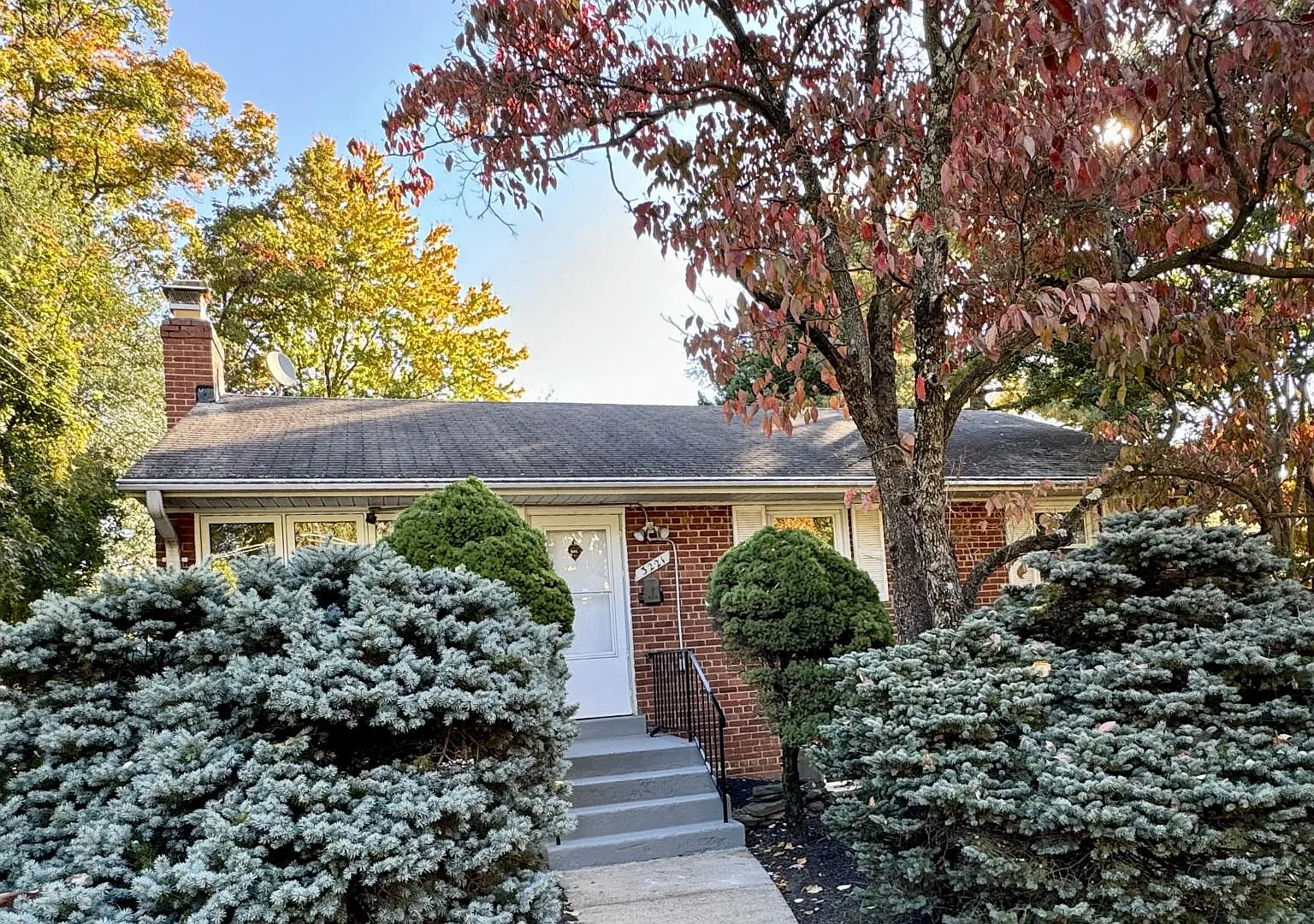 5 bed, 2.0 bath, 1976 sqft, $3,800 — Photo 1