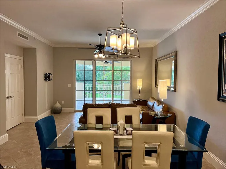 5068 Annunciation Cir #209 — Photo 5