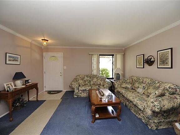 Living Room with molding