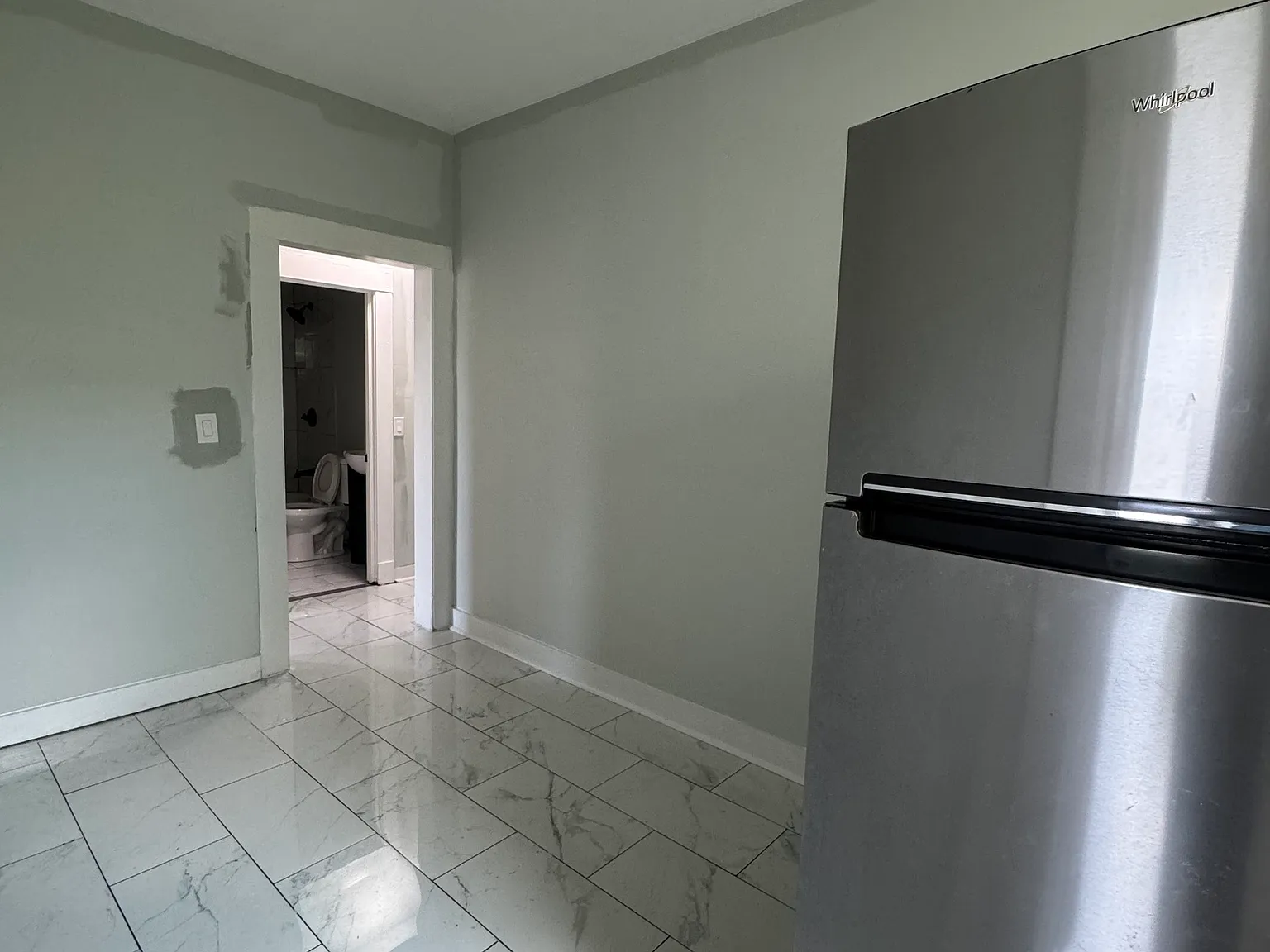 4 bed, 1.0 bath, 4188 sqft, $2,200 — Photo 3