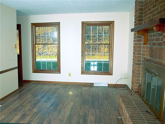 5th image of 249 Peace St