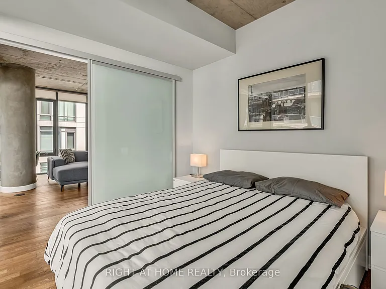 650 King St W #605 — Photo 28