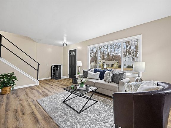 5th image of 64 Burley Rd