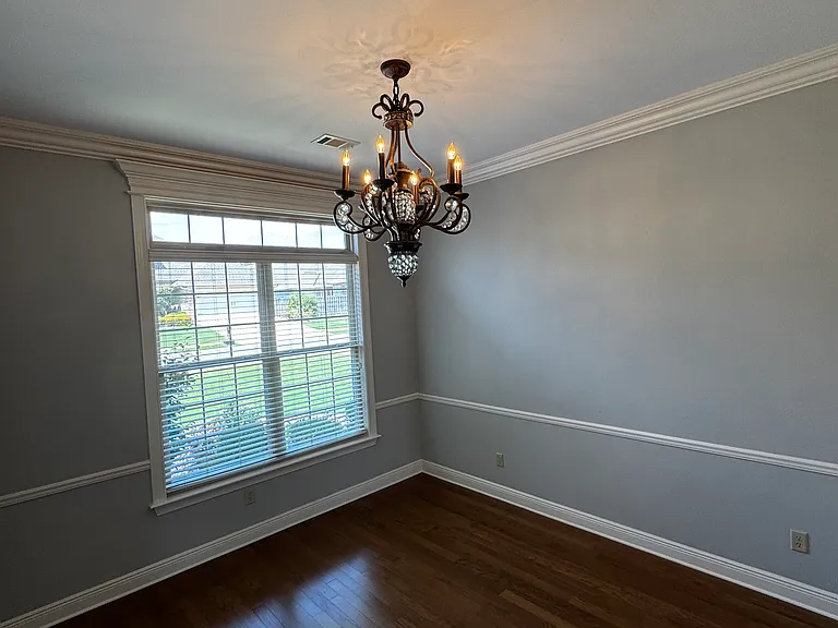 717 Greenbriar Dr — Photo 8