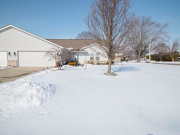 4th image of 3404 Village Dr