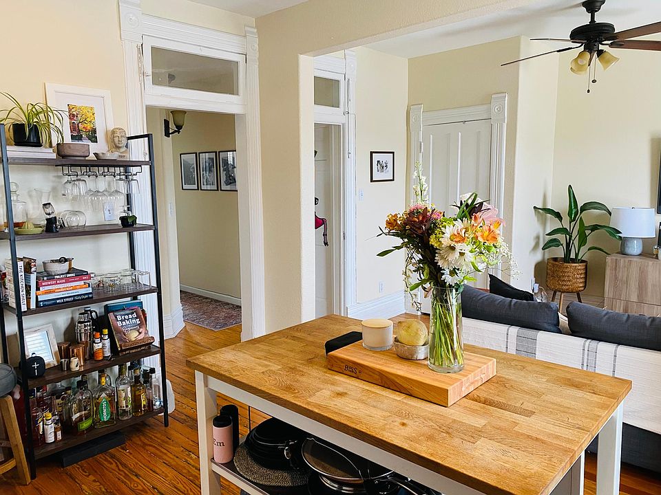 Beautiful Victorian space with an open concept!