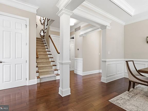 3rd image of 75 Creekview Ln