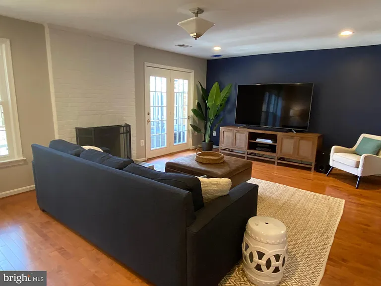216 Gretna Green Ct — Photo 22