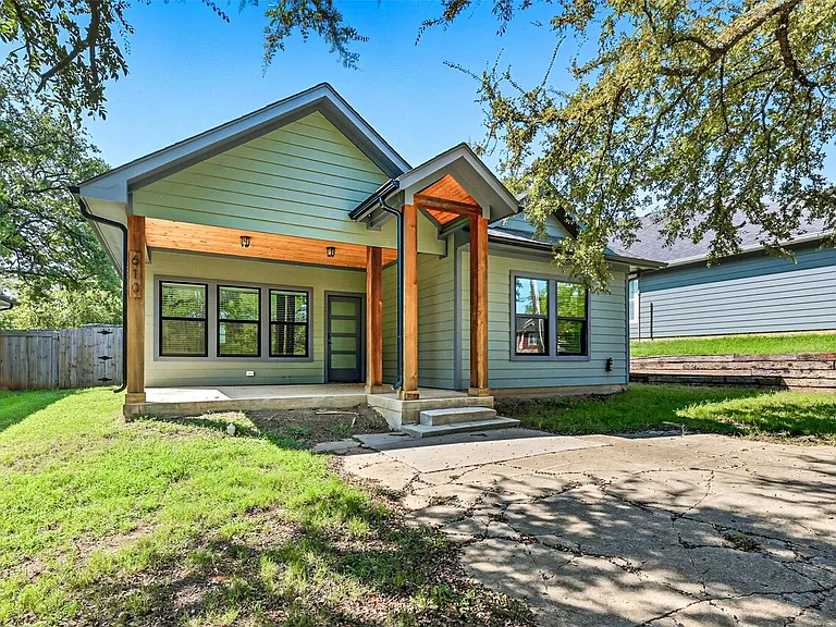 610 E Texas St — Photo 19