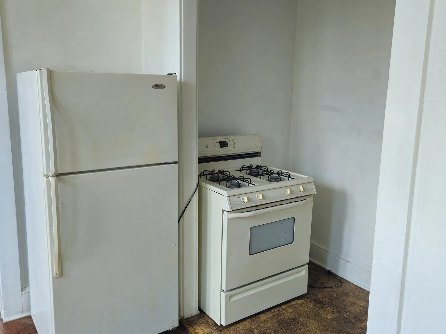 1 bed, 1.5 bath, 1000 sqft, $1,000 — Photo 3