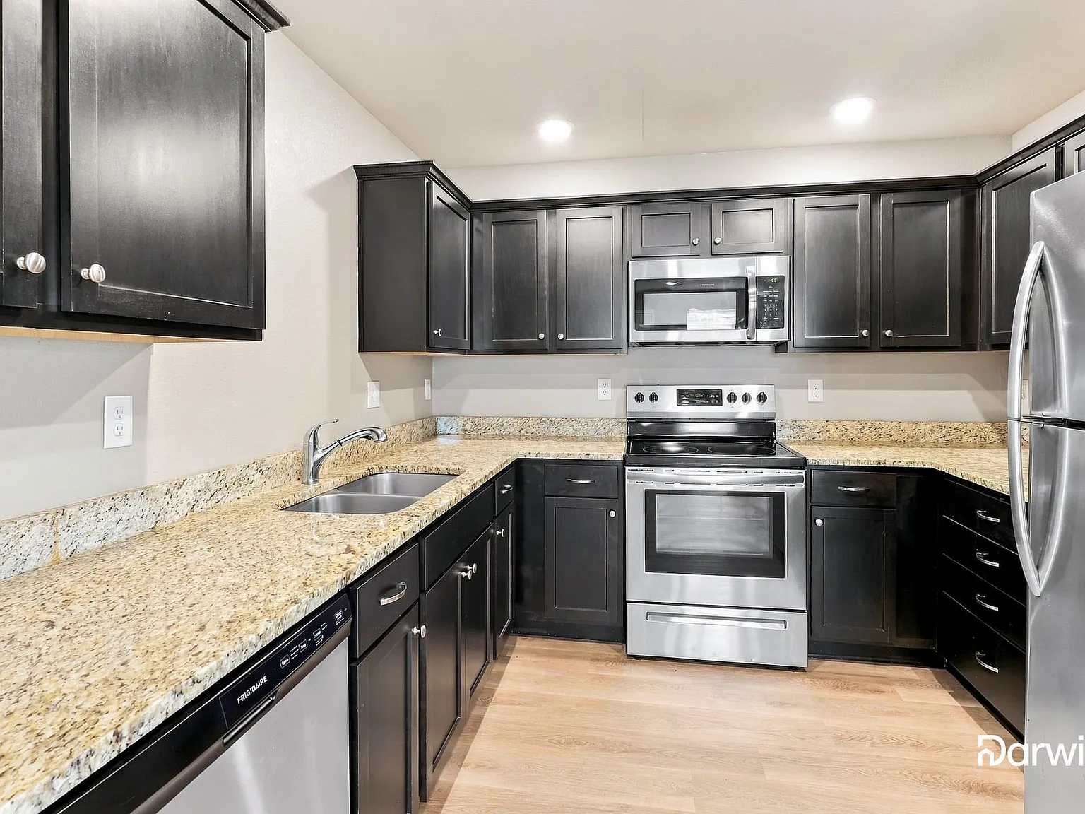 3 bed, 2.0 bath, 1253 sqft, $1,730 — Photo 3