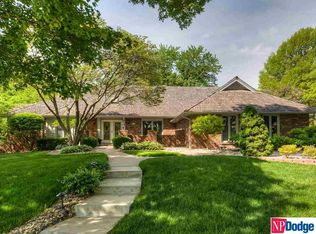 9726 Brentwood Rd, Omaha, NE 68114