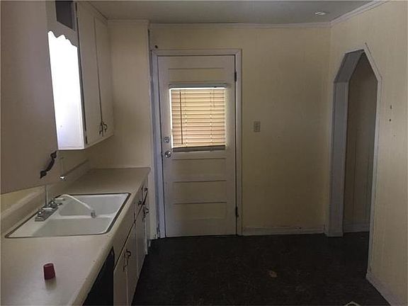 3rd image of 3105 Longwood Ave