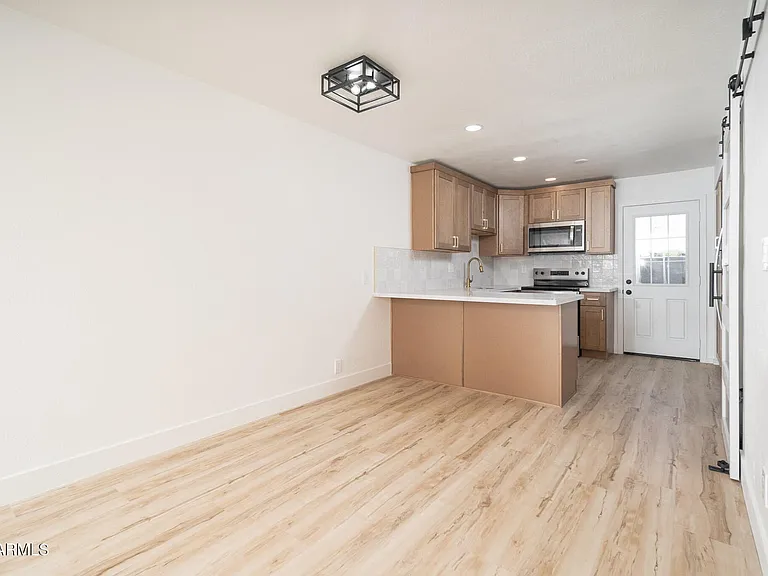 810 E Colter St #A — Photo 6