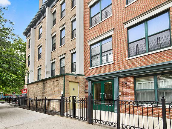 5th image of 263 Pleasant Ave APT 7A