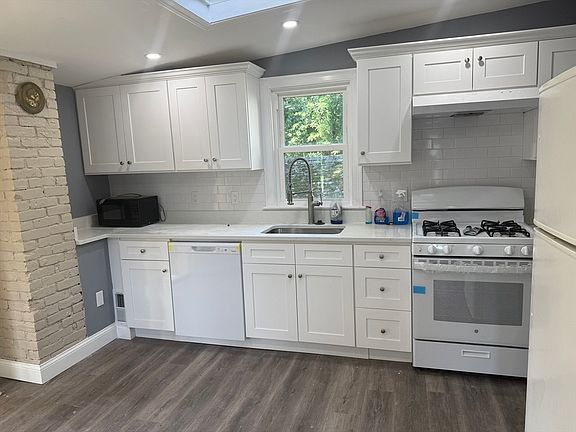 5th image of 100 Keith St