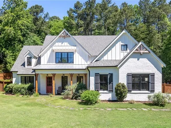 1009 Davenport Cir, Powder Springs, GA 30127