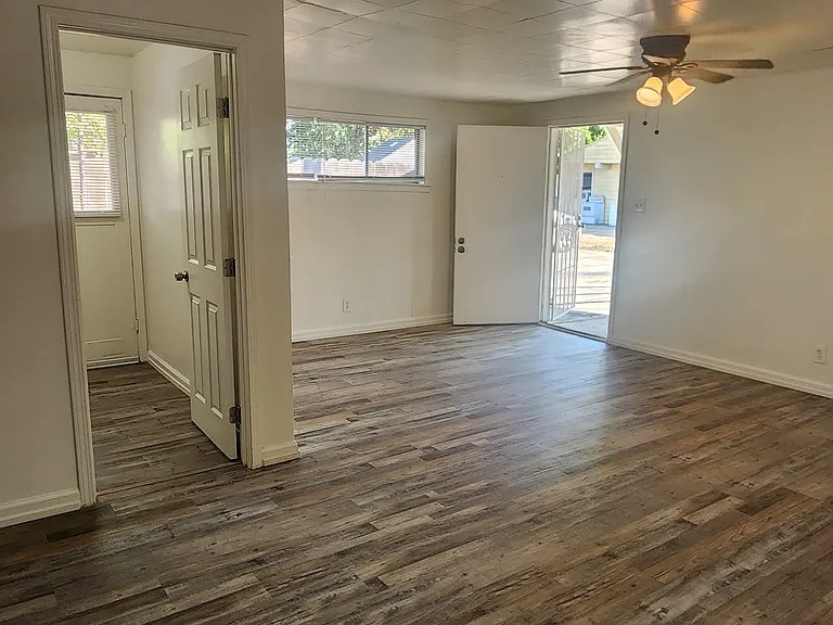1218 S Watson St — Photo 18