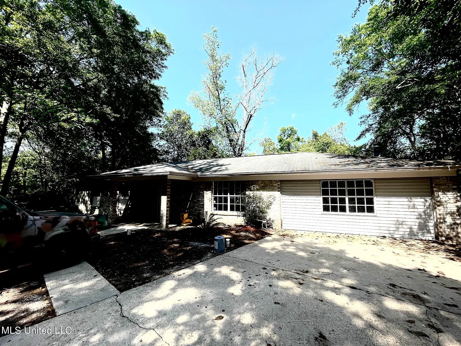 4 bed, 3.0 bath, 1900 sqft, $1,650 — Photo 1