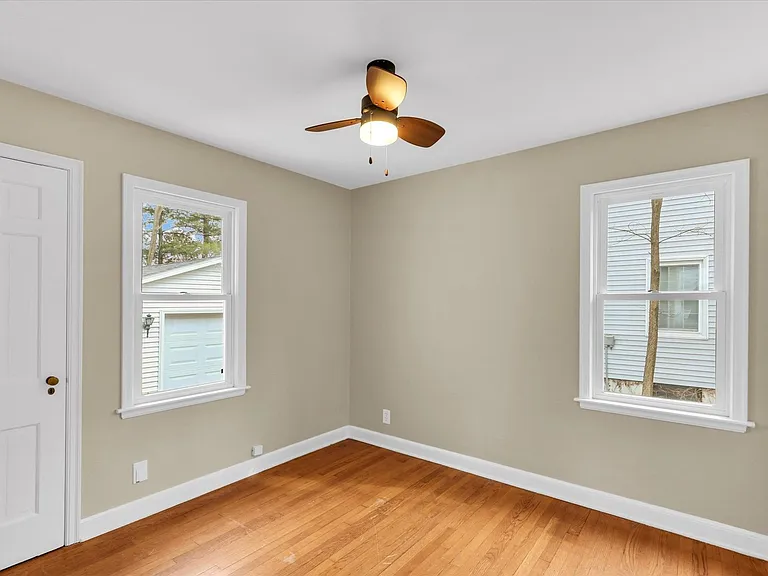 502 E Washington St — Photo 18