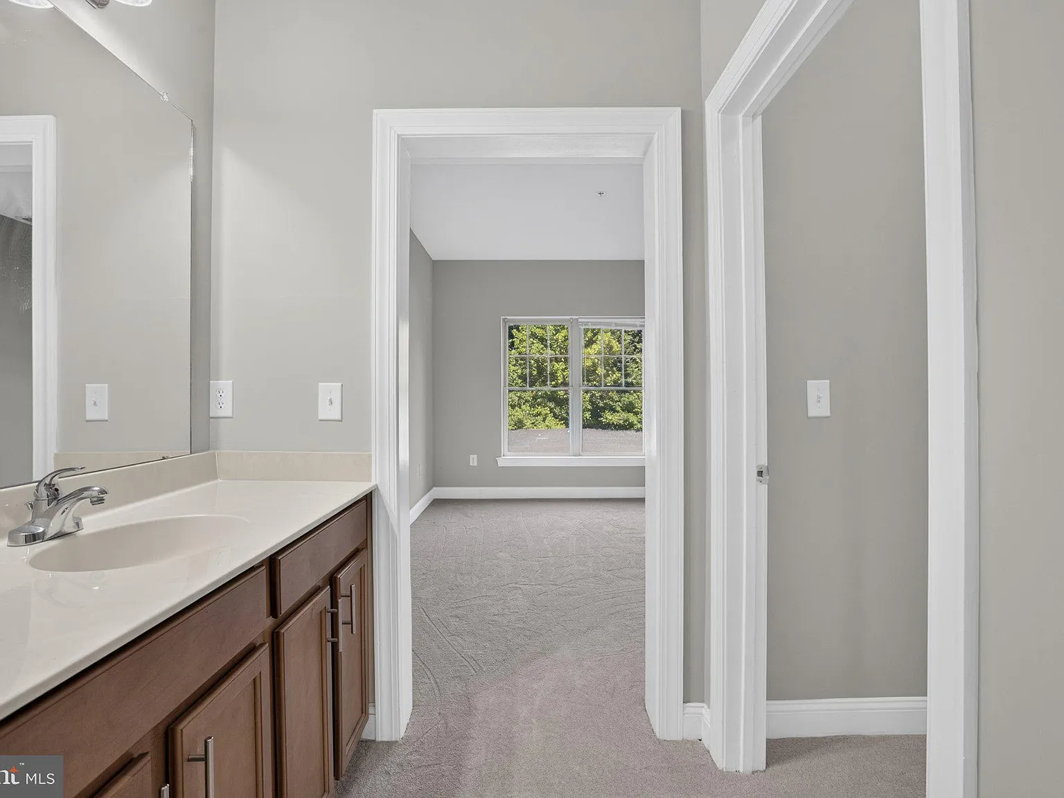 2 bed, 2.0 bath, 1000 sqft, $2,000 — Photo 4