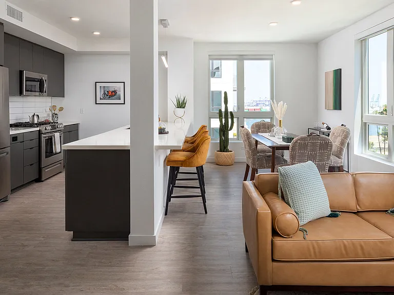 550 Harborfront — Photo 10