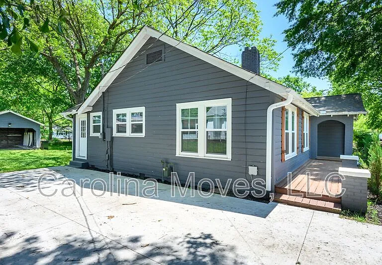 306 Powell St — Photo 2