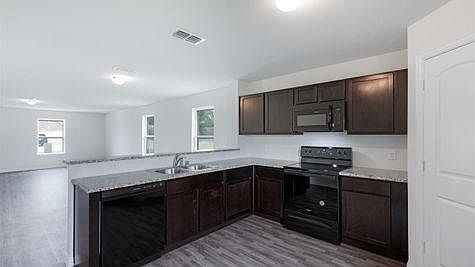 2nd image of 605 Windsor Dr