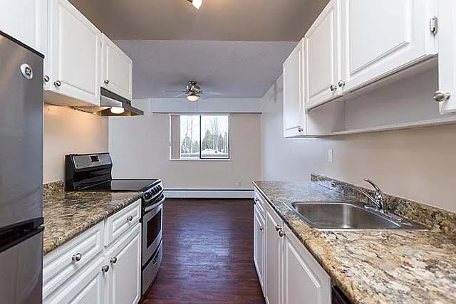 Chateau Delon Apartments — Photo 2