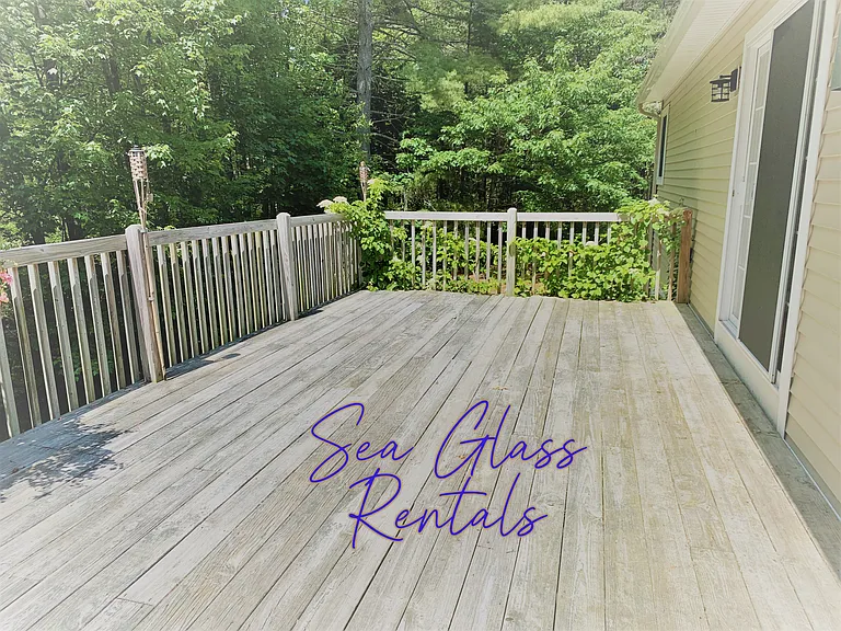 Middle Bay Rd — Photo 7