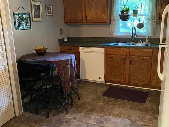 5th image of 551 Lakeview Dr